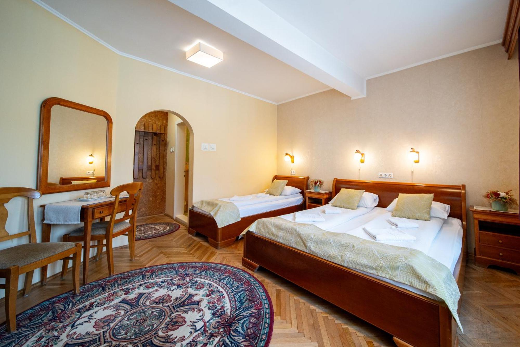 Hotel Lilla Panzió Odorheiu Secuiesc Exterior foto